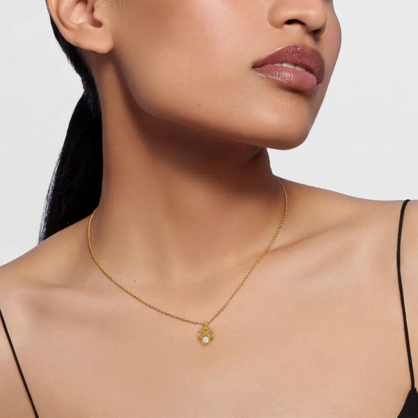 Enamored Heart Pendant – 18K Gold & Diamond Necklace